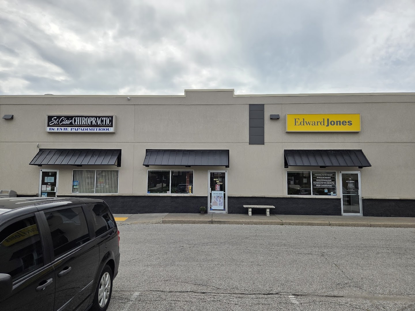 Roses & Petals Flowers and religious gifts