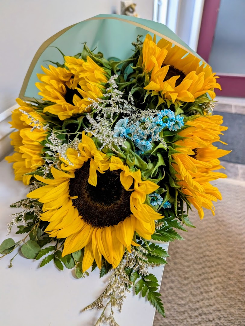 Roses & Petals Flowers and religious gifts