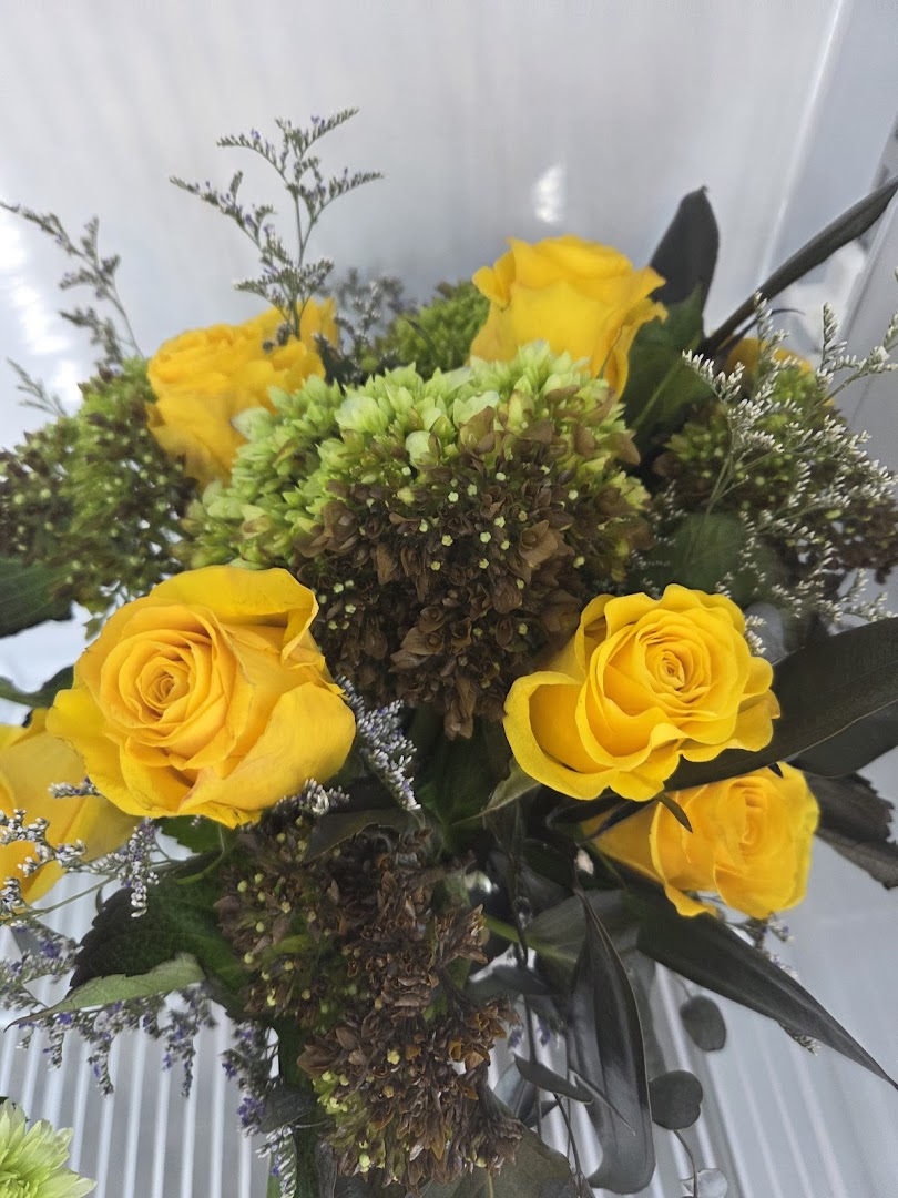 Roses & Petals Flowers and religious gifts